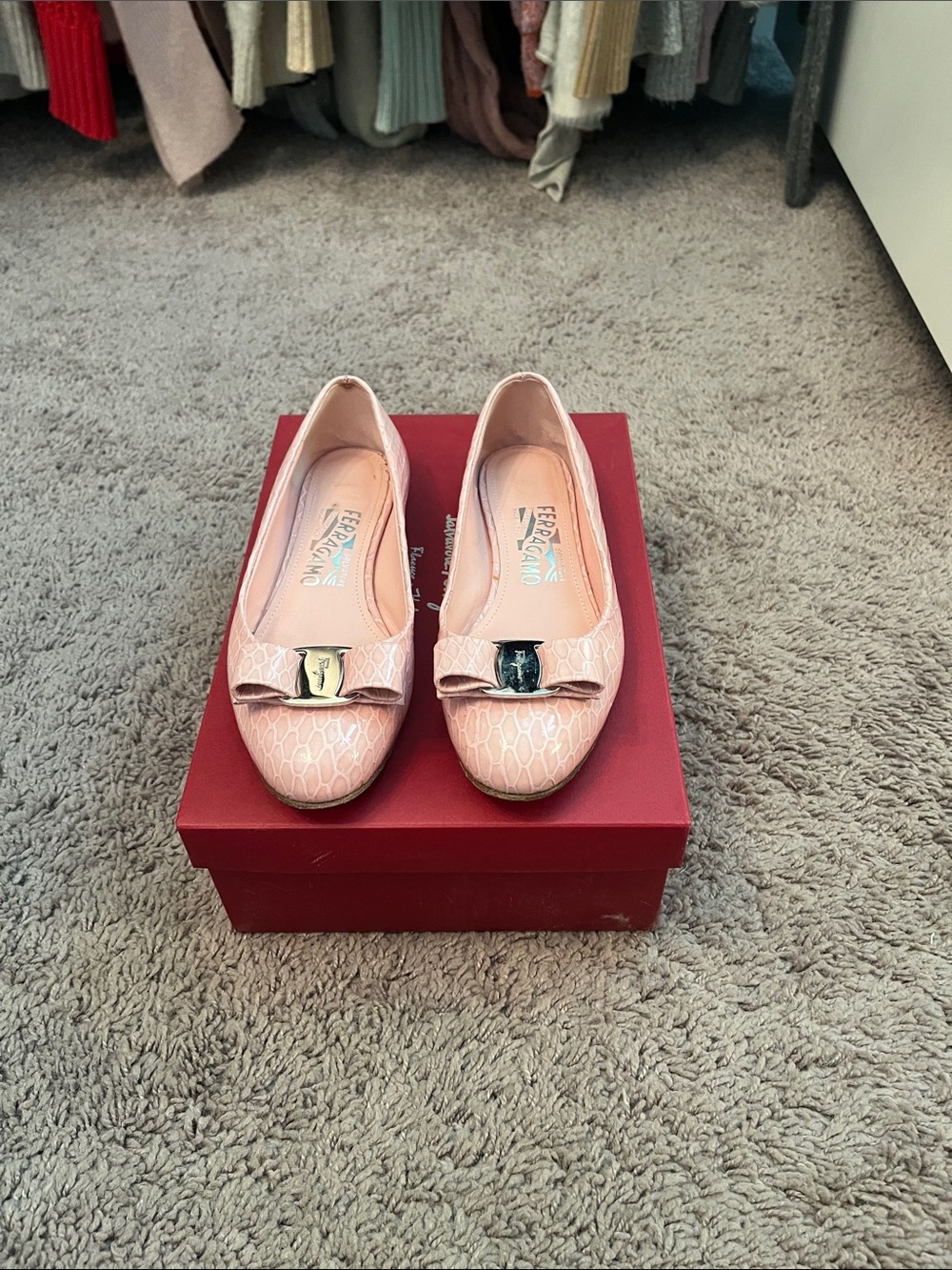 Salvatore Ferragamo Light Pink Vara Bow Leather Ballet Flats.